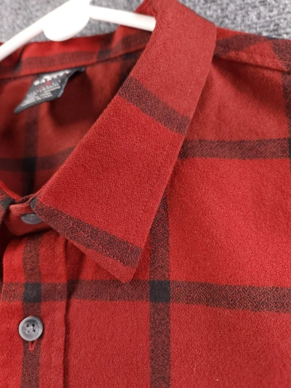 Oakley Outdoors Shirt Red Plaid Pockets Regular XL Long Sleeve Chest Logo Men